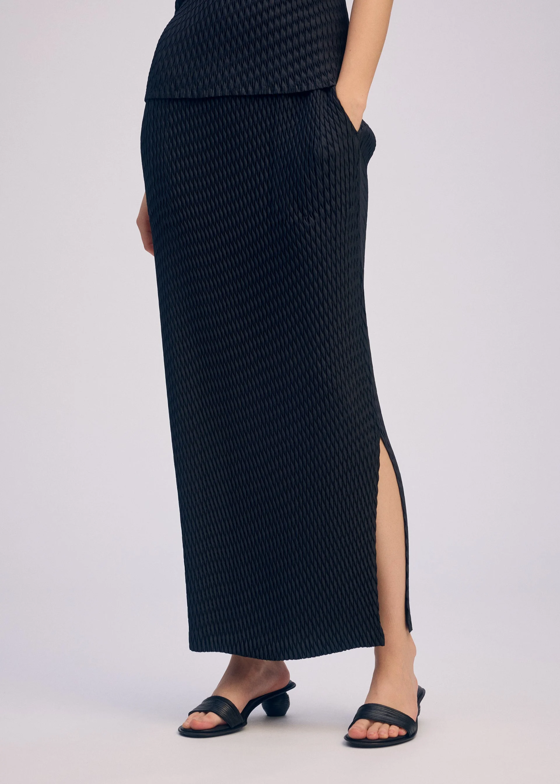 SLEEK PLEATS - Image 8