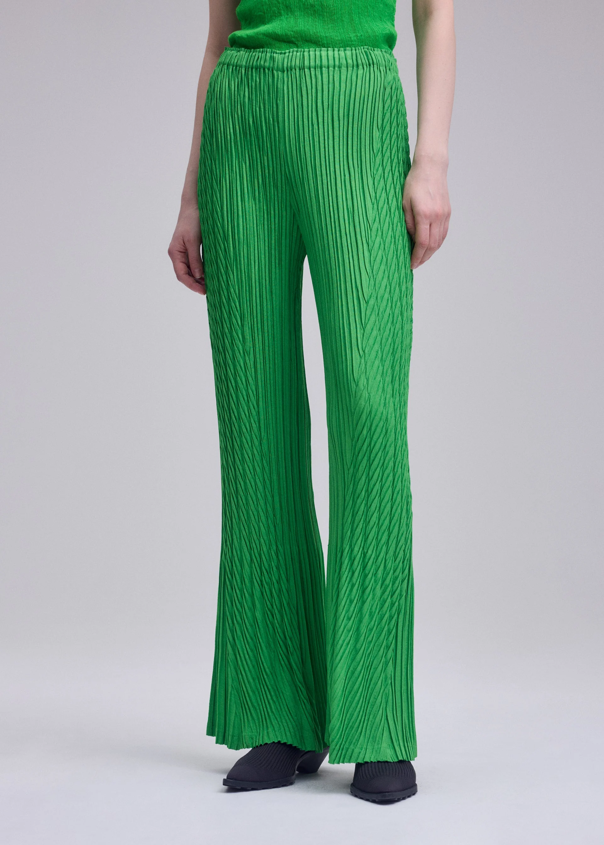 UNFURLING PLEATS - Image 8