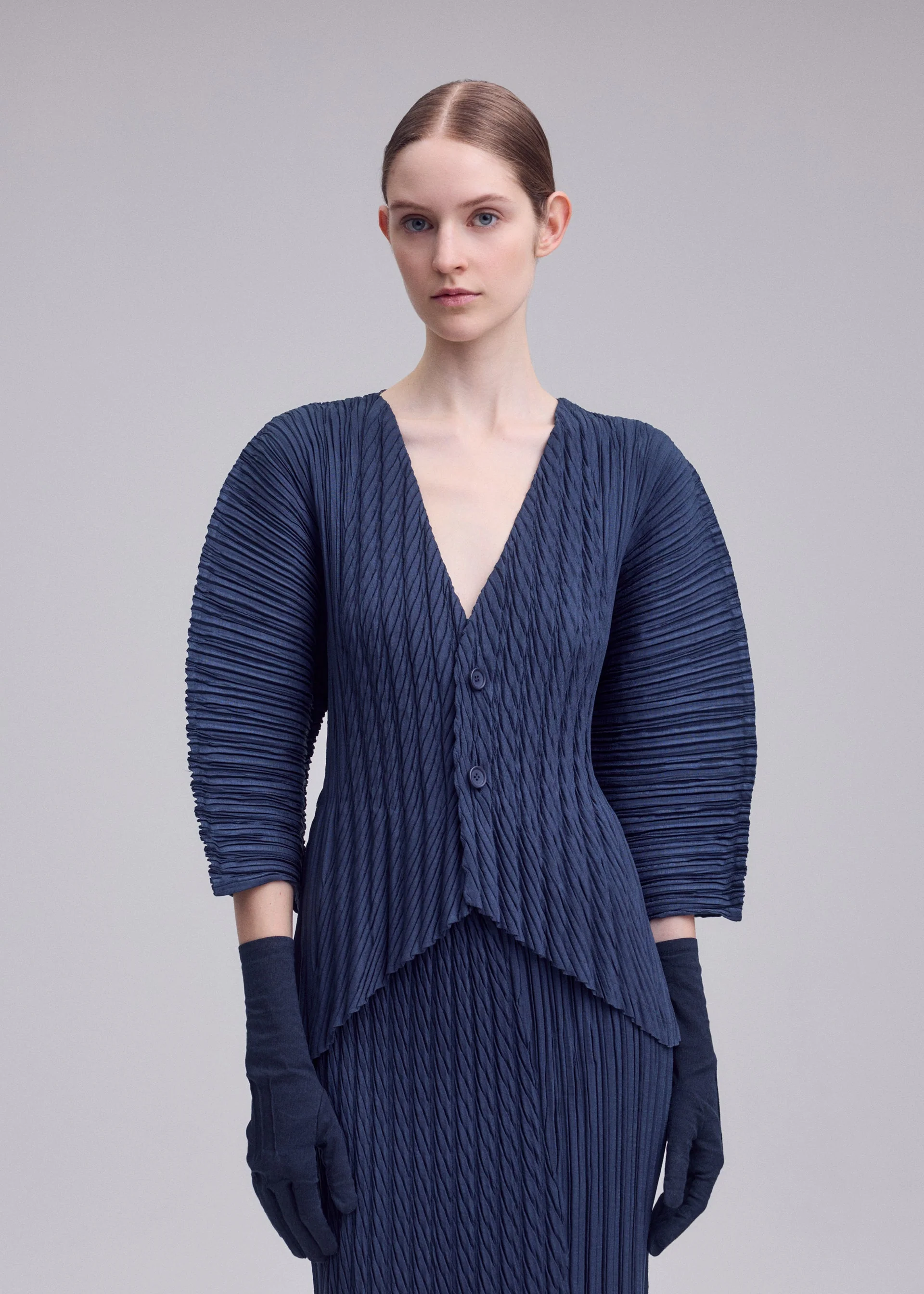 UNFURLING PLEATS - Image 7